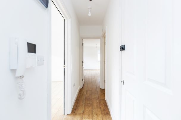 2 Bed Flat, Fayland Avenue, SW16 - Photo 1