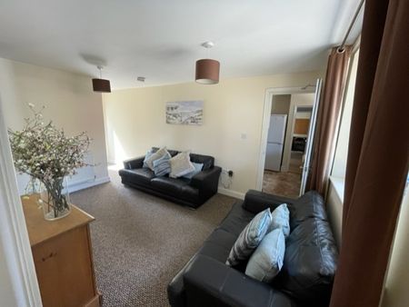 7 Bedroom student Property – Available 14/08/2025 - Photo 4