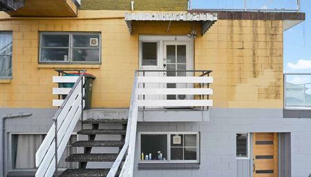 Charming spot with river views! - Photo 2