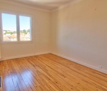 Location Appartement 4 pièces 110m² ST ETIENNE 42000 - Photo 4