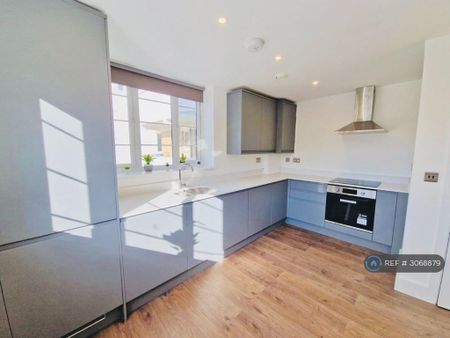 2 bedroom flat to rent - Photo 2