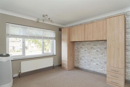 3 bedroom semi-detached house to rent - Photo 2