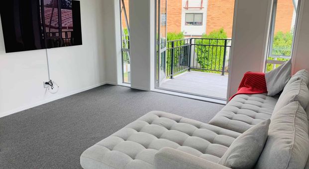 4 Bedroom Townhouse - Te Atatu South - Photo 1