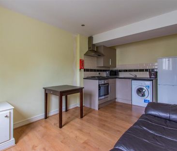 1 bedroom private hall to rent - Photo 5