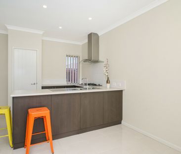 Park front property with perfect price - Photo 1