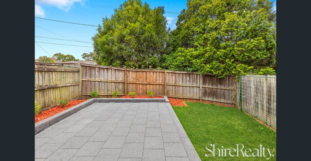 Ultra-convenient townhouse living - Photo 1