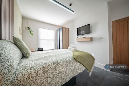 1 bedroom in a house share to rent - Photo 5