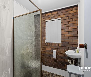 Immaculate Family Home in Prestigious Aspley Grove - Photo 1