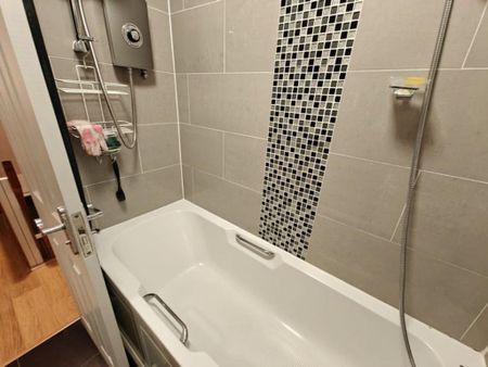 4 bedroom flat share to rent - Photo 5