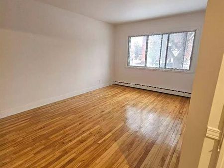 5809 Av. Coolbrook - Photo 2