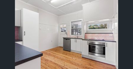 Stunning 3 Bedroom Home! - Photo 3