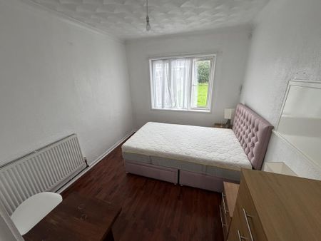 3 bedroom semi-detached house to rent - Photo 3