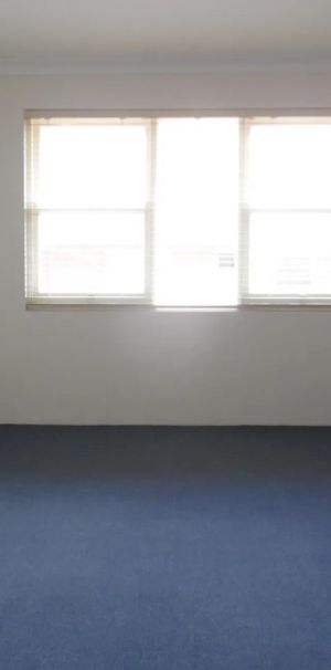 Two Bedroom Apartment! - Photo 1