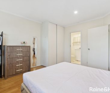 Fully Furnished 2-Bedroom Apartment in Prime Adelaide CBD Location - Photo 4