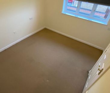 The Gardens, Middleton, Leeds, LS10 4UG - Photo 4