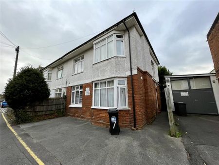 4 bedroom semi-detached house to rent - Photo 2