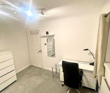 1 bedroom in a house share to rent - Photo 5