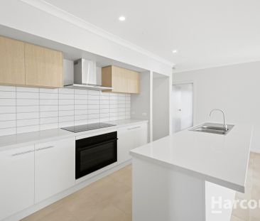 Beautiful Brand New 4 Bedroom Bargara Beauty - Photo 3
