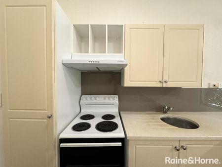 2 BEDROOM : 2 BATHROOM : UNFURNISHED : CLOSE TO TOWN & BEACH - Photo 2