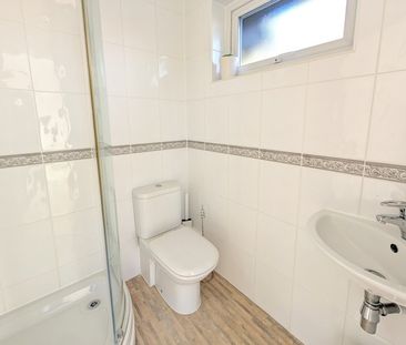 Bitterne Drive, Woking, Surrey, GU21 - Photo 2