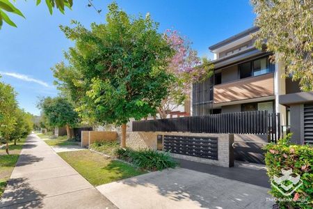 Elegant One-Bedroom Haven in the Heart of Bulimba - Photo 2