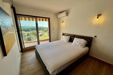 Location appartement meublé vue golf à Mandelieu - Photo 4