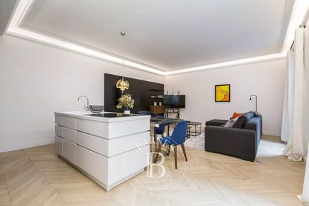 Tout savoir sur cet appartement dans le quartier Triangle d'Or, à Paris 8ème - Photo 2