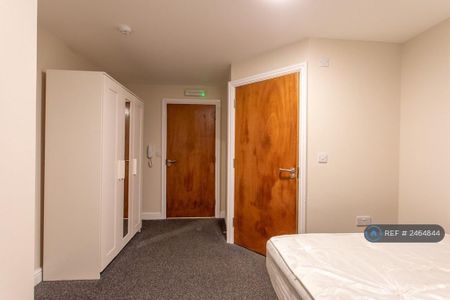 1 bedroom in a house share to rent - Photo 5