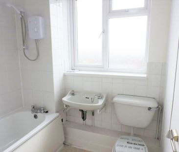 3 bedroom maisonette to rent Westquay House, 20 West Street, Fareha... - Photo 6