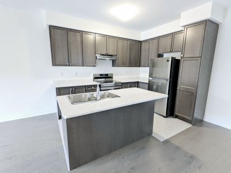 For Lease - 15 Delano Way, Newmarket, Ontario - Photo 3