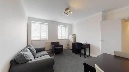 3 bedroom flat to rent - Photo 4