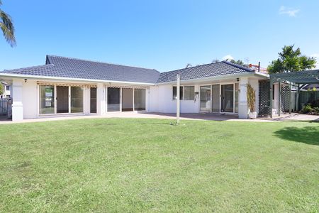 26 Lakeshore Drive, Helensvale QLD 4212 - House For Rent | Domain - Photo 3