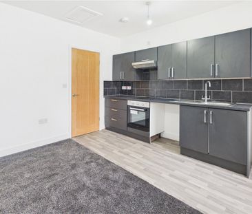 2 Bedroom Ground Flat - Photo 2