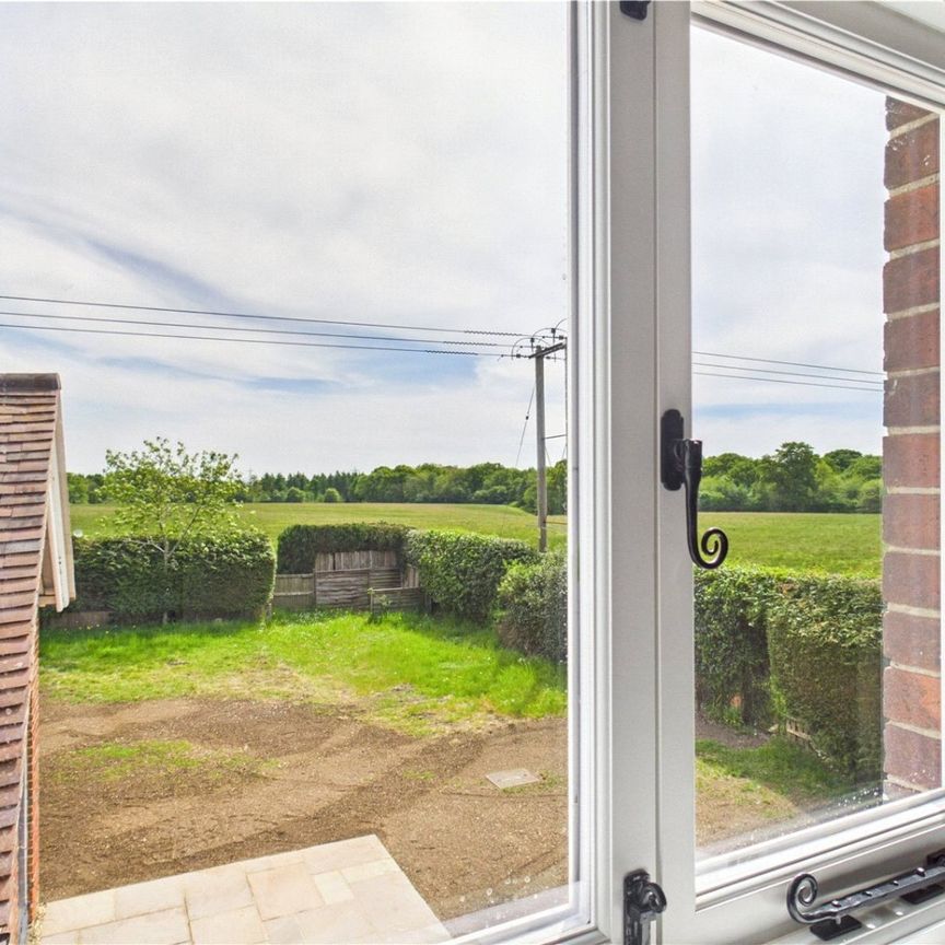 Travellers Corner, West End Road, Mortimer Common, Reading, RG7 - Photo 1