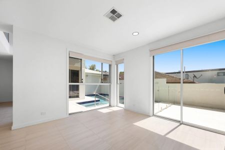 ELEVATED LUXURY LIVING WITH PANORAMIC CITY VIEWS - Photo 2