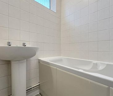 2 bedroom semi-detached bungalow to rent - Photo 6