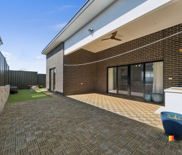 Well Appointed Spacious Home - Photo 6