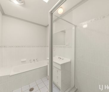 9 Thornhill Crescent, Dunlop ACT, Belconnen - Photo 6