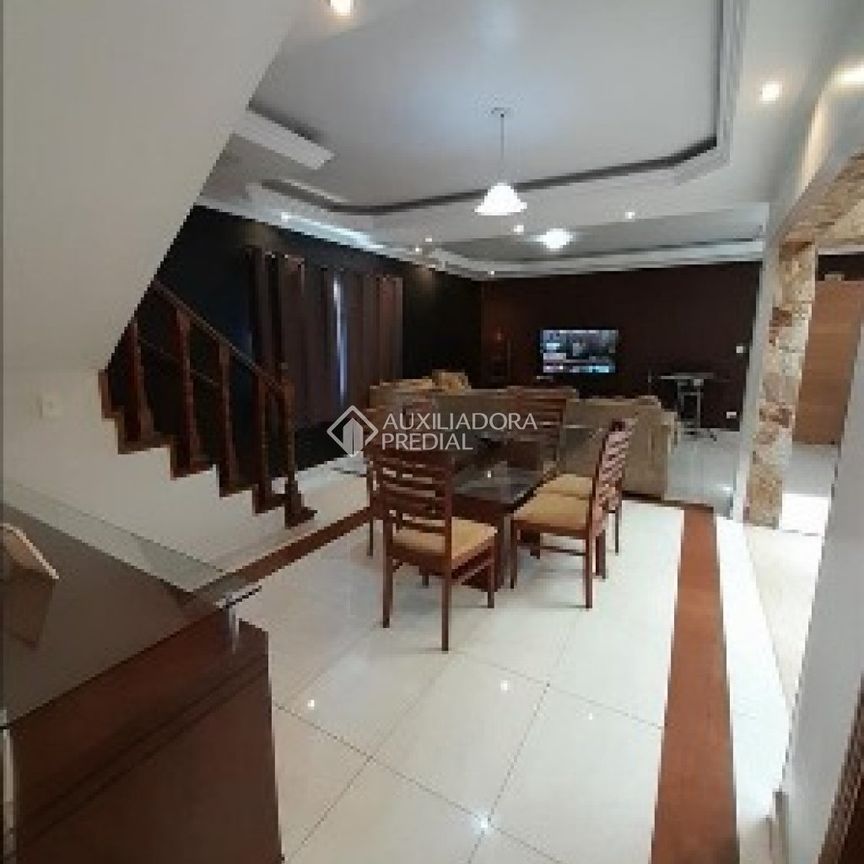 Sobrado com 3 quartos e 200m² para alugar em Vila Aparecida, São Paulo. - Photo 1