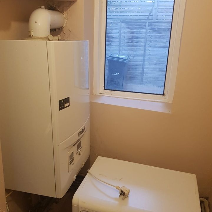 2 Bed Flat, Clapham Manor Street, SW4 - Photo 1