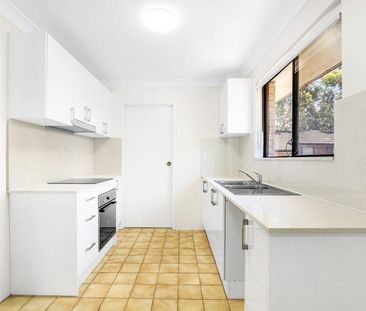 Spacious Two Bedroom Apartment in Highly Sought After Location - Photo 1