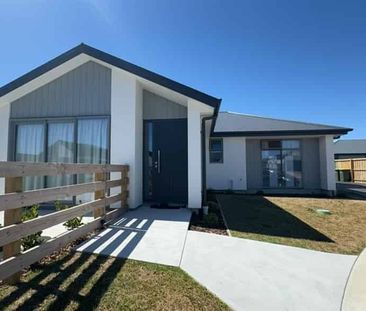 Start the New Year in Style – Easy Summer Living Awaits - Photo 1