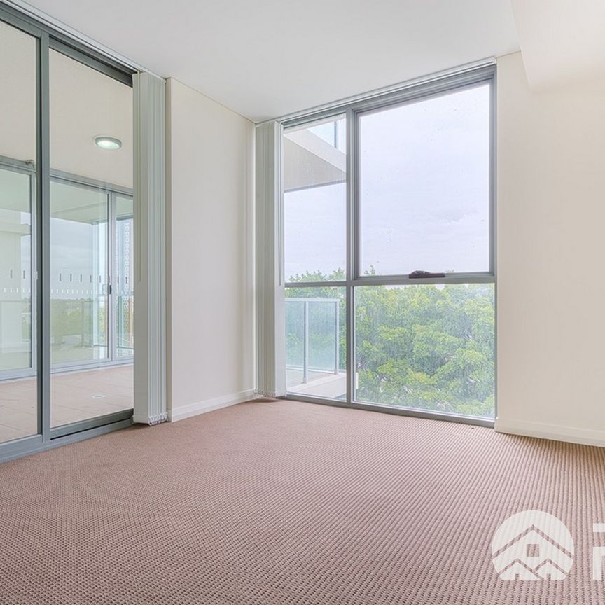 Luxury 2 Bedroom + Study Apartment with Stunning Views! - Photo 1