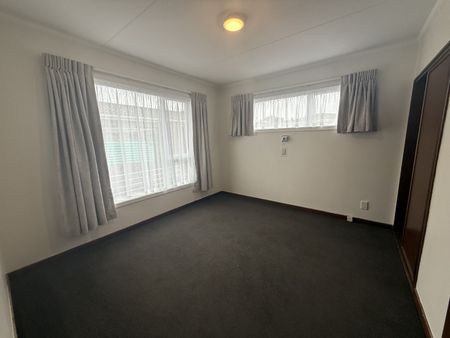Spacious 3-Bedroom Home for Rent in Saint Kilda - Photo 2