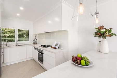 Pet Friendly Stunning, Modern Apartment With Garden Courtyards - Photo 5