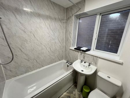 1 bedroom in a house share to rent - Photo 5