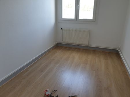 Location Appartement 3 pièces 62m² LE CREUSOT 71200 - Photo 3