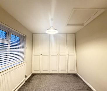 2 Bedroom House - Mid Terrace To Let - Photo 5