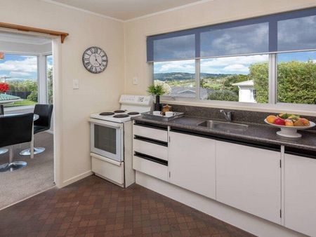 SUNNY HOME IN COCKLE BAY - Photo 2