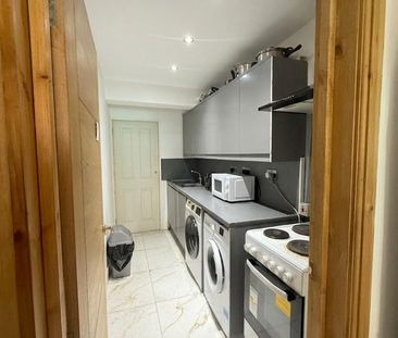 Room in a Shared House, Wyvenhoe Road, HA2 - Photo 4